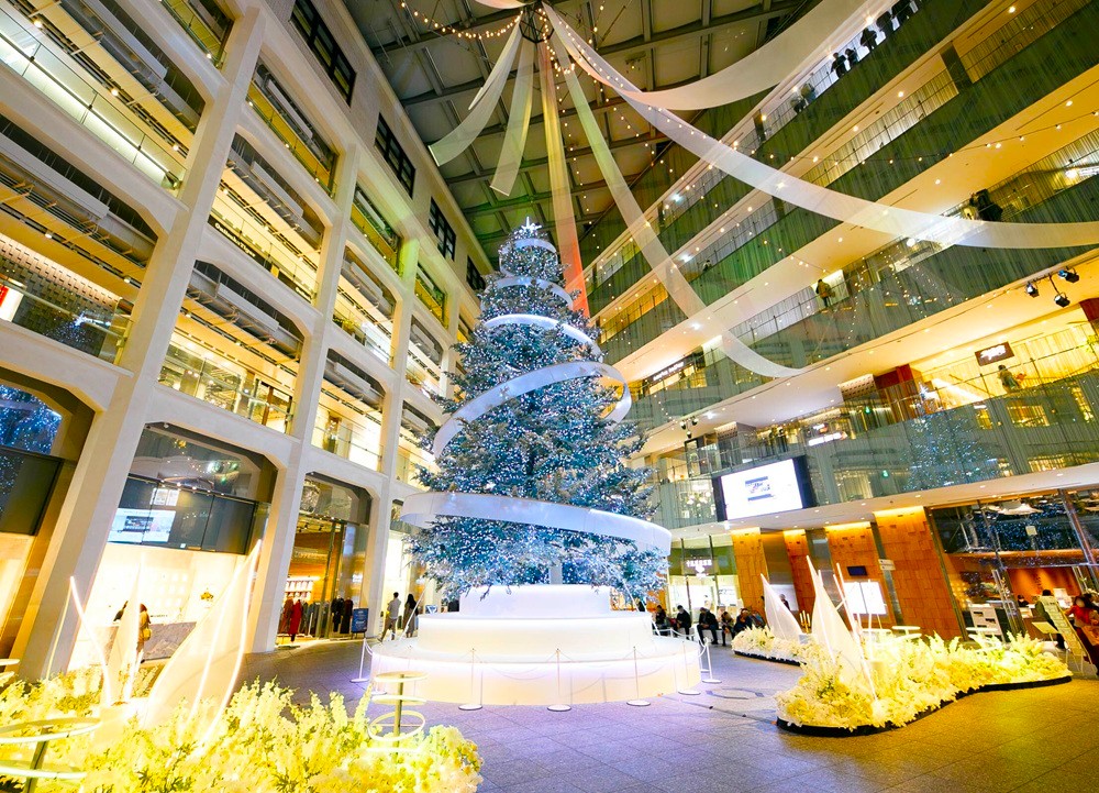 white kitte illumi 1